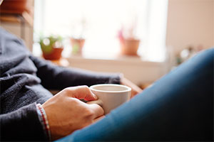 Man holding a coffee mug