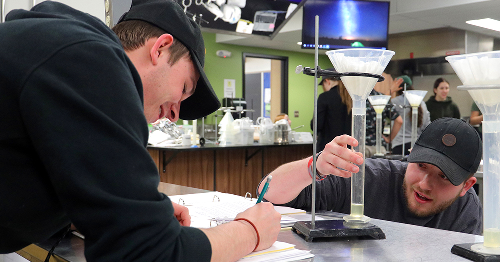 nutrition and food science majors conduct experiements in lab